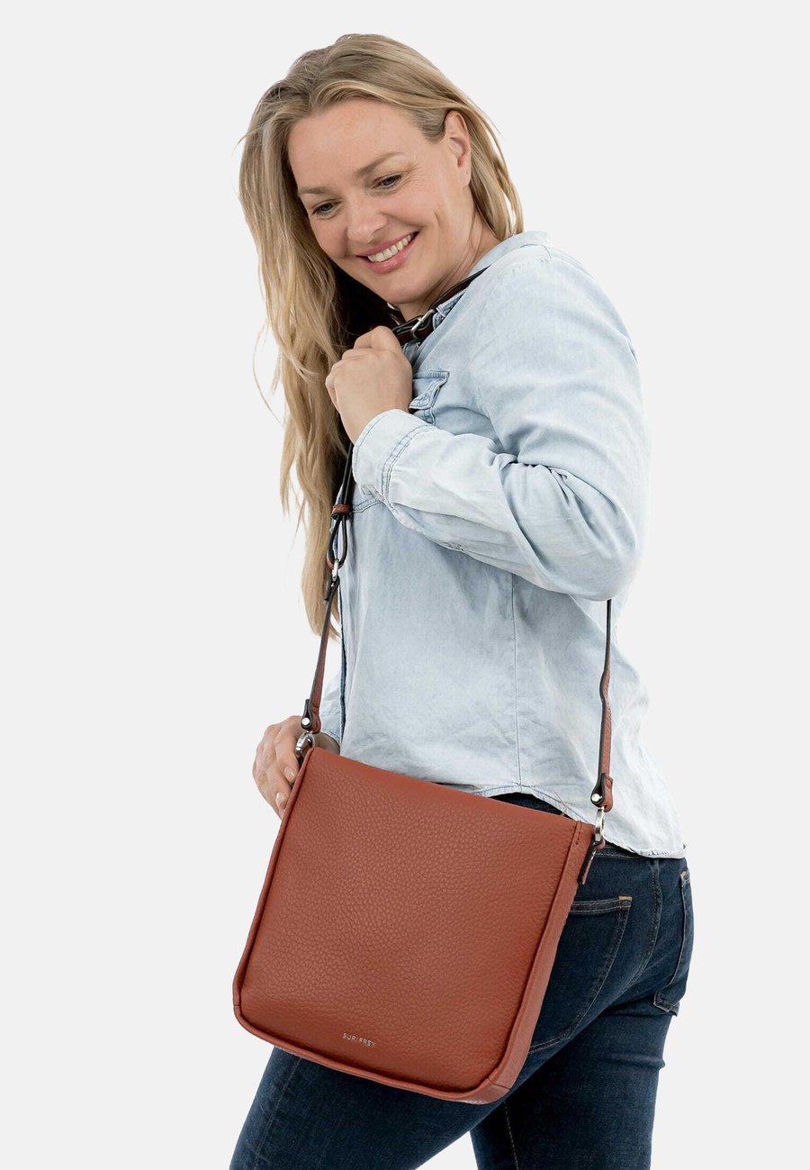 Сумка кросс-боди SURI FREY UMHÄNGE, Rust/Red
Сумка кросс-боди SURI FREY UMHÄNGE, Rust/Red