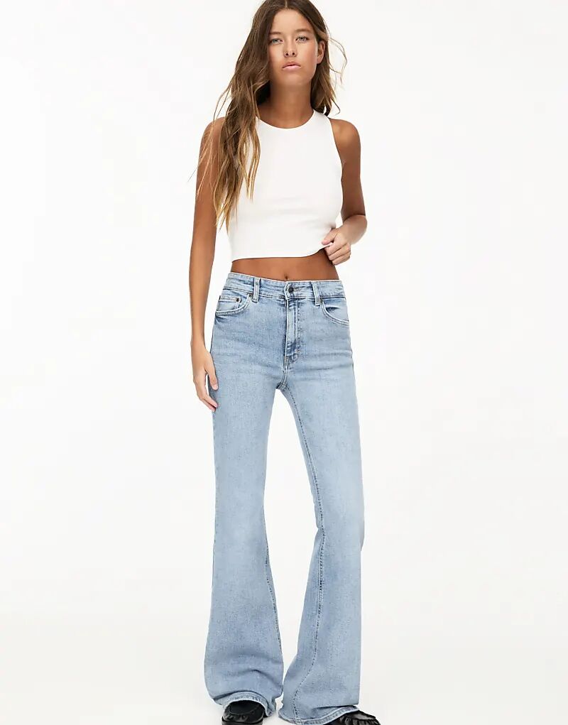 Расклешенные джинсы Pull&Bear с высокой талией бледно-голубого цвета
Расклешенные джинсы Pull&Bear с высокой талией бледно-голубого цвета