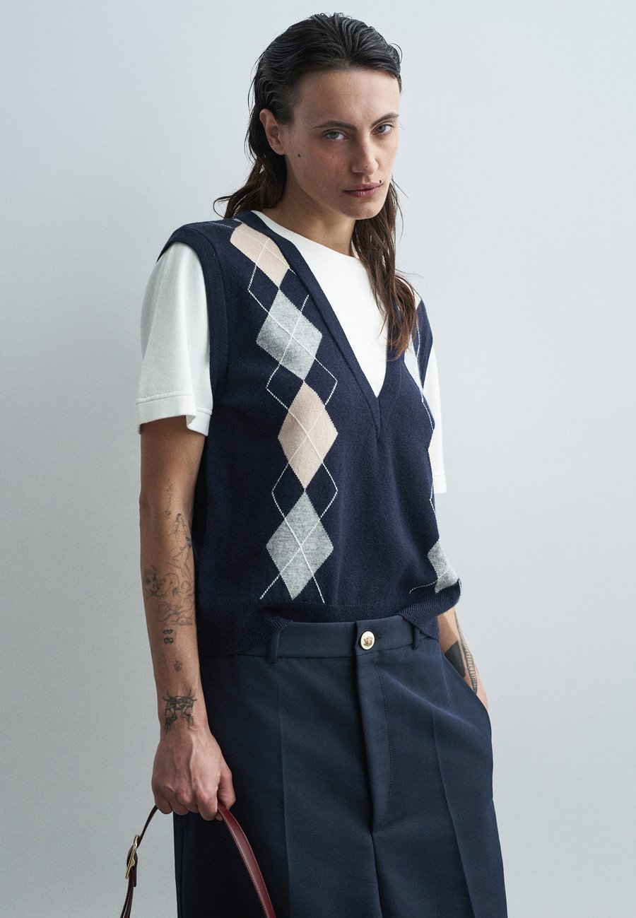 Футболка sandro ARGYLE PLACE, Marine/Dark Blue
Футболка sandro ARGYLE PLACE, Marine/Dark Blue