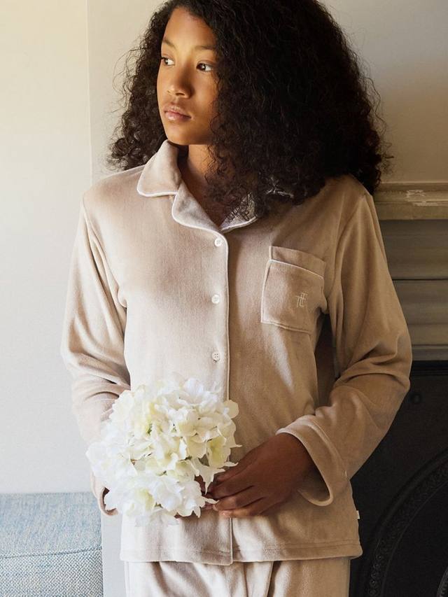 Детский пижамный комплект из велюра The Little Tailor, Natural
Детский пижамный комплект из велюра The Little Tailor, Natural