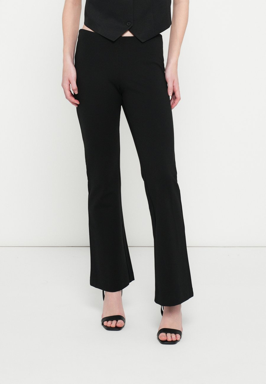 Брюки GAP PONTE, True Black/Black
Брюки GAP PONTE, True Black/Black
