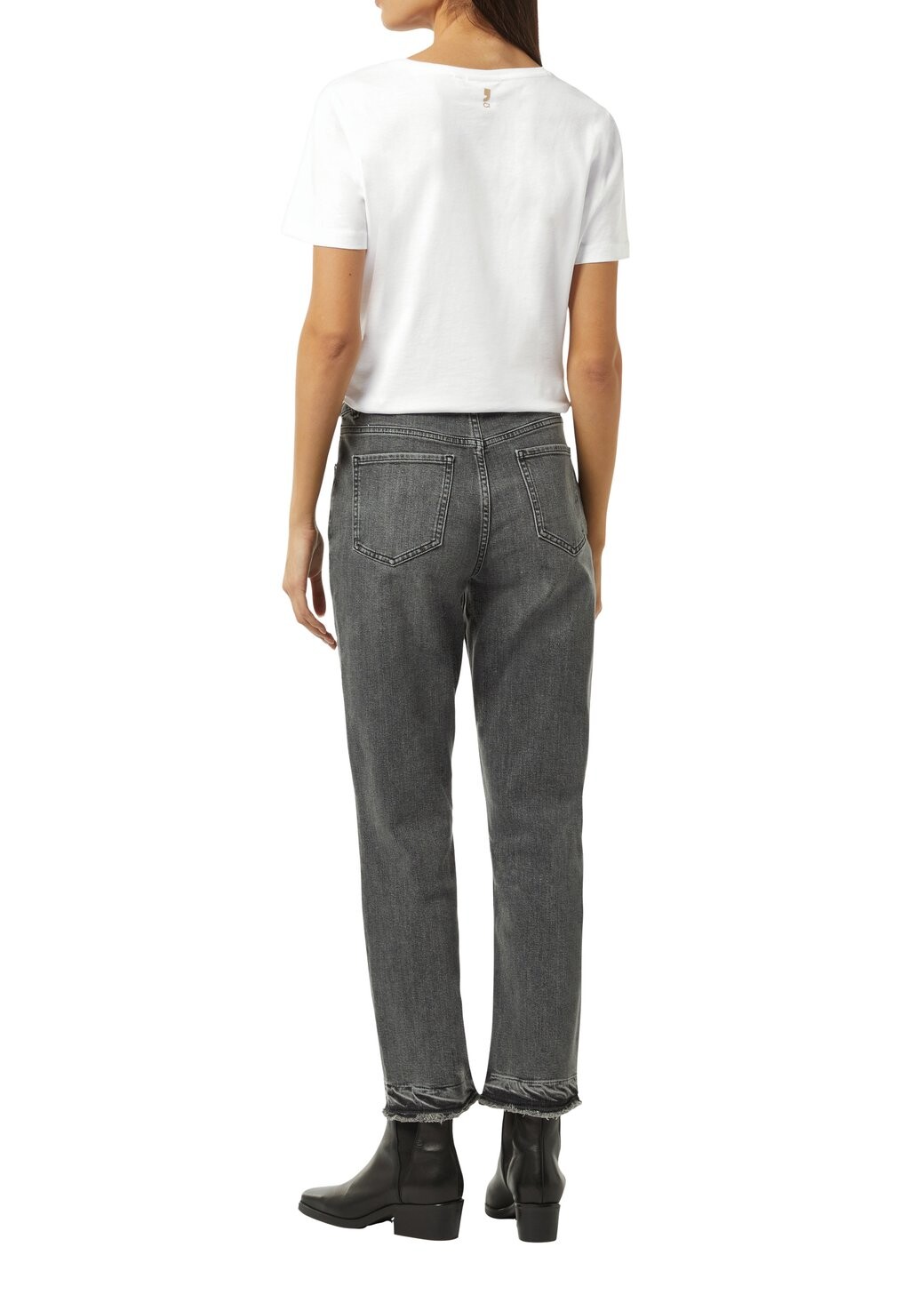 Футболка с принтом MIT FRONT-UND LOGO-DETAIL comma casual identity, белый
Футболка с принтом MIT FRONT-UND LOGO-DETAIL comma casual identity, белый