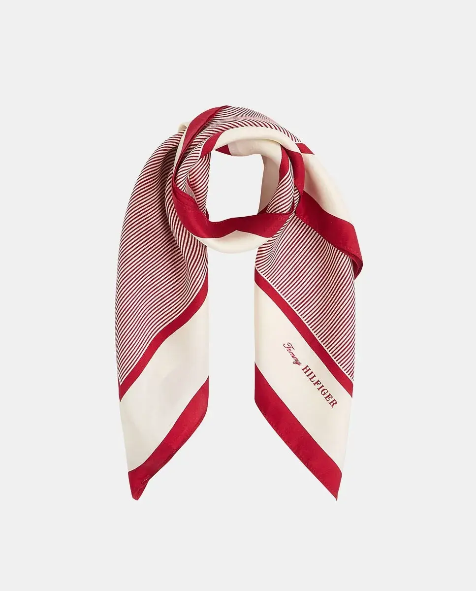 Красный шелковый платок Tommy Hilfiger
Красный шелковый платок Tommy Hilfiger