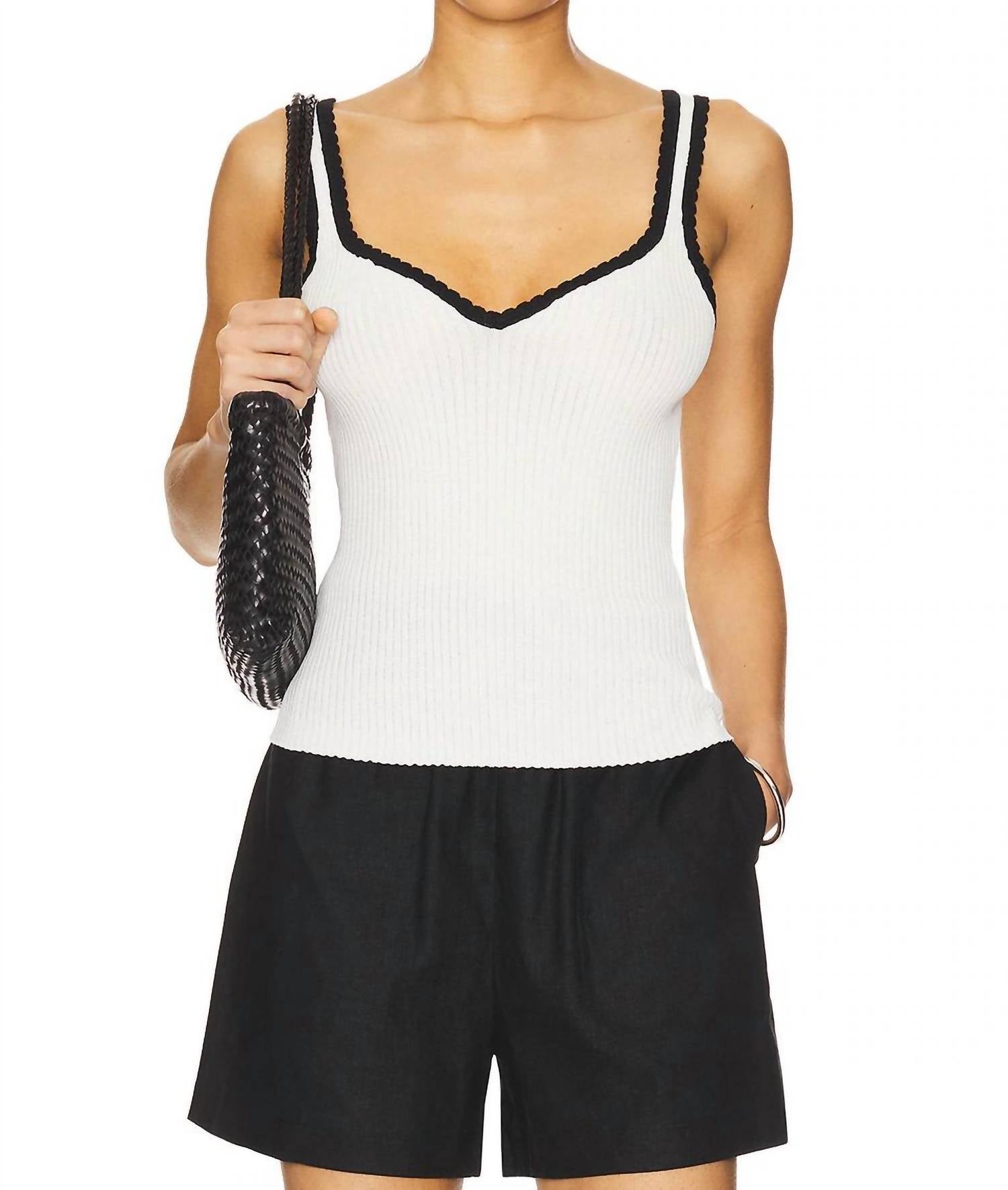 Футболка Shay цвета слоновой кости Elodie
Футболка Shay цвета слоновой кости Elodie