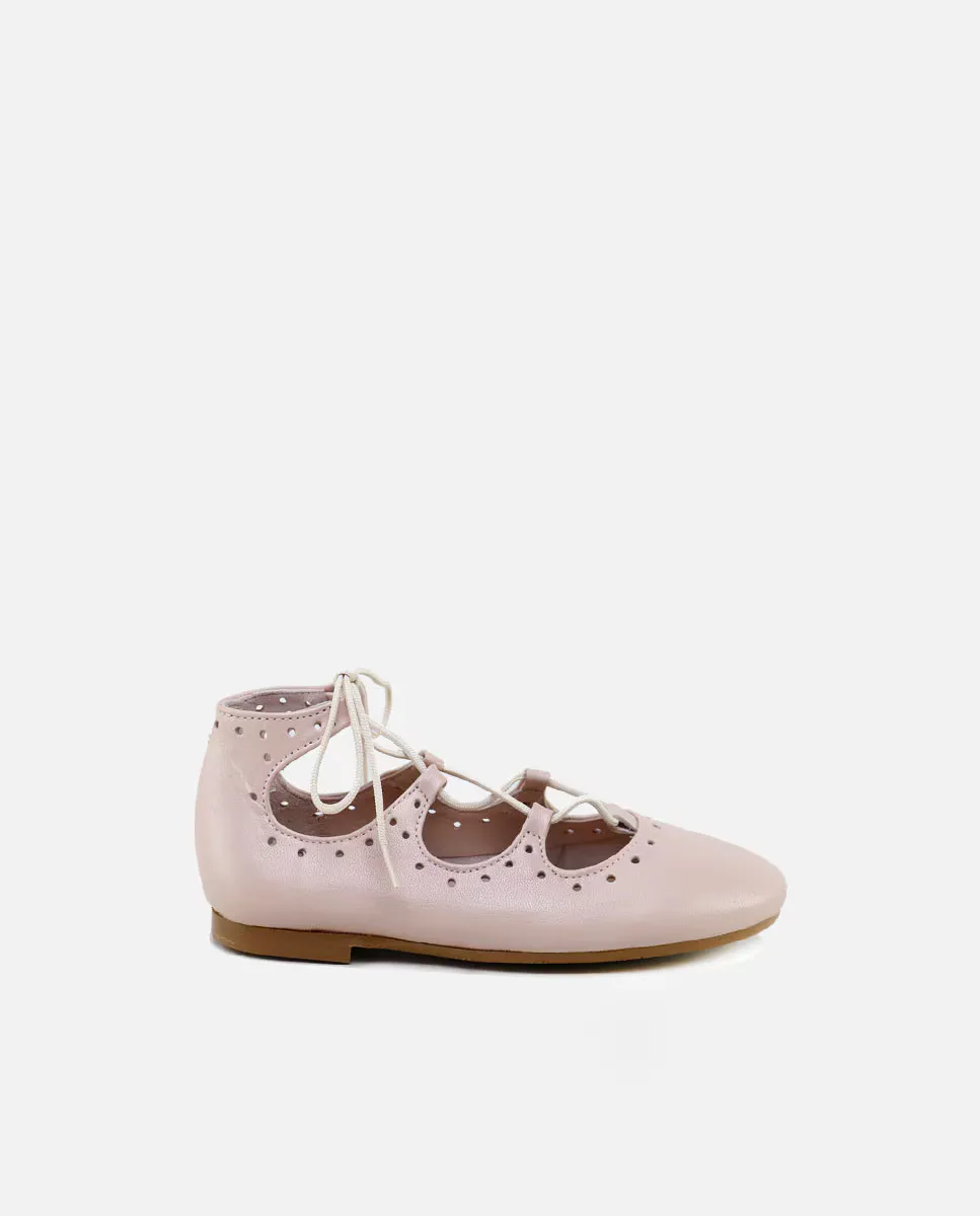 Кожаные балетки для девочки с перфорацией и лентами Eli 1957, цвет Nude
Кожаные балетки для девочки с перфорацией и лентами Eli 1957, цвет Nude