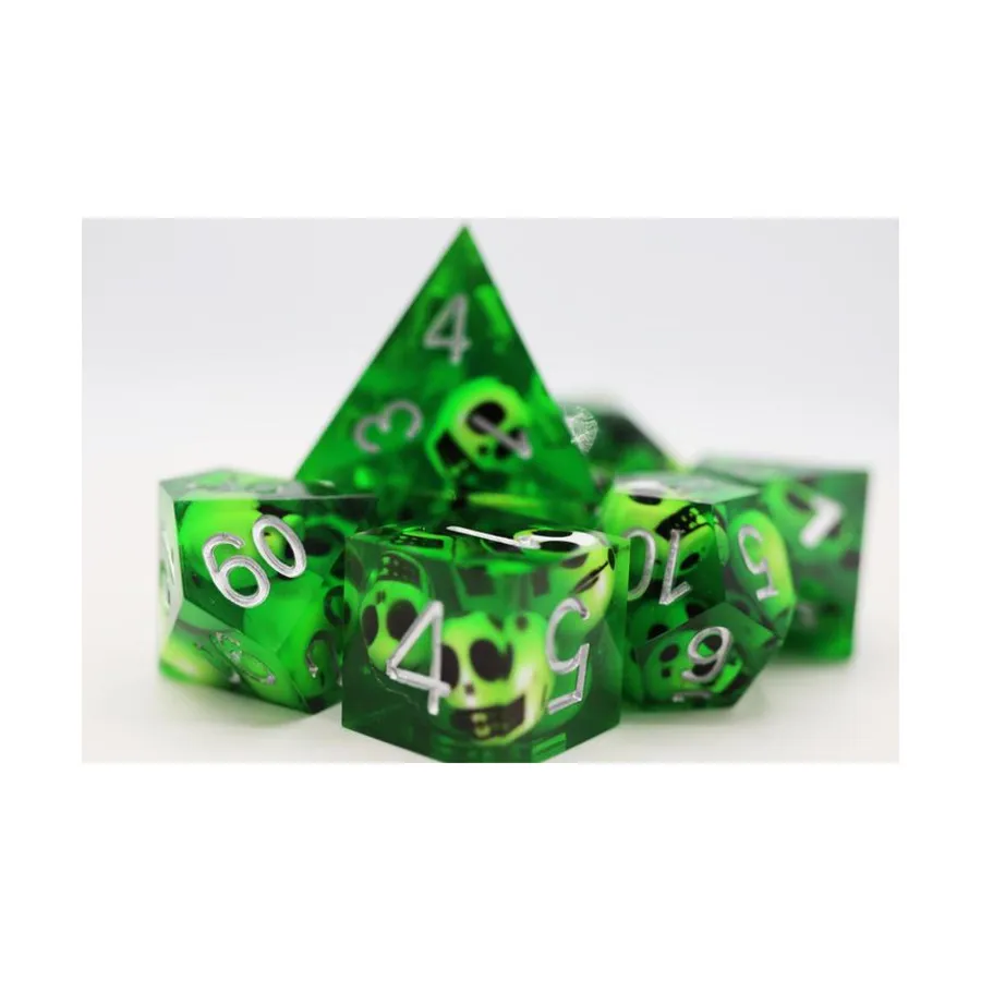 Набор Sharp Edge Poly — зеленые черепа с серебром (7), Dice Sets - Sharp Edge & Assorted (Foam Brain Games)
Набор Sharp Edge Poly — зеленые черепа с серебром (7), Dice Sets - Sharp Edge & Assorted (Foam Brain Games)