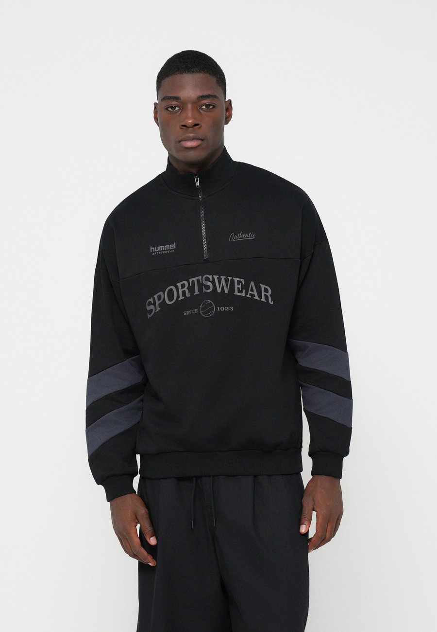Толстовка Hummel OVERSIZED HALFZIP UNISEX, Black/Ebony/Black, Черный, Толстовка Hummel OVERSIZED HALFZIP UNISEX, Black/Ebony/Black
Толстовка Hummel OVERSIZED HALFZIP UNISEX, Black/Ebony/Black, Черный, Толстовка Hummel OVERSIZED HALFZIP UNISEX, Black/Ebony/Black