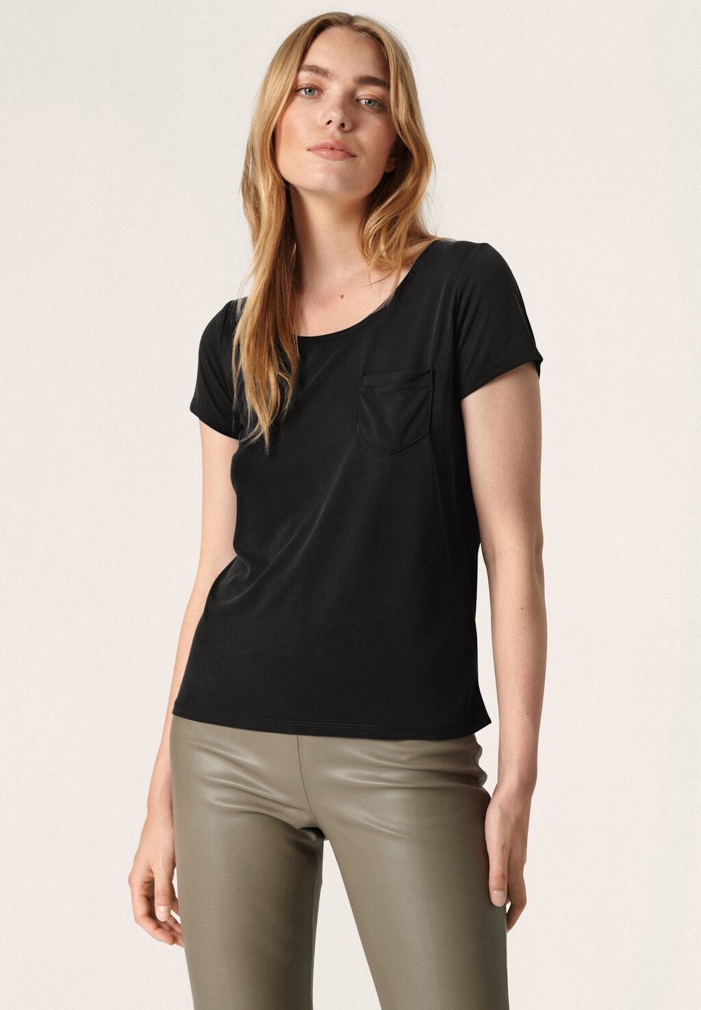 Базовая футболка Soaked in Luxury, черный
Базовая футболка Soaked in Luxury, черный