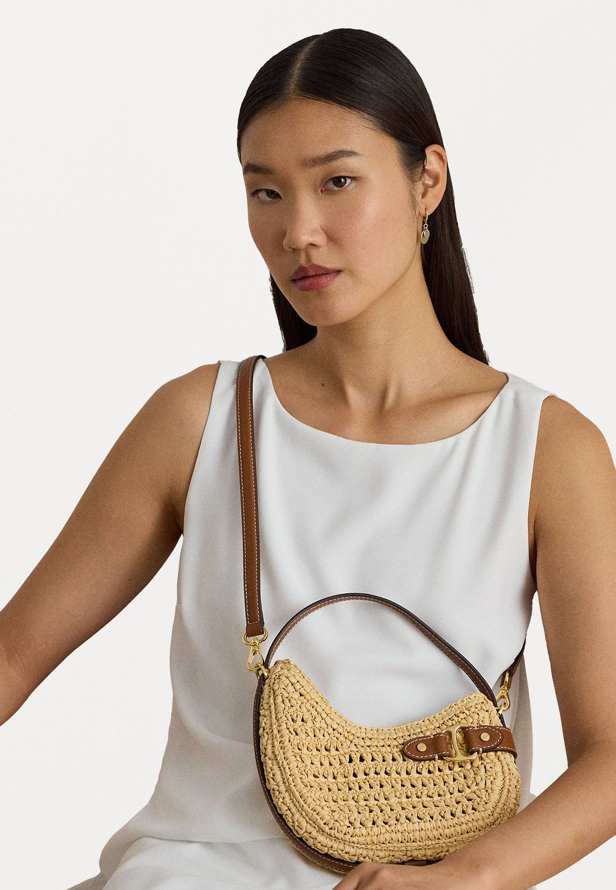 Сумка Lauren Ralph Lauren WOVEN STRAW SMALL TASHA CROSSBODY BAG, Natural/Lauren Tan/Light Brown
Сумка Lauren Ralph Lauren WOVEN STRAW SMALL TASHA CROSSBODY BAG, Natural/Lauren Tan/Light Brown