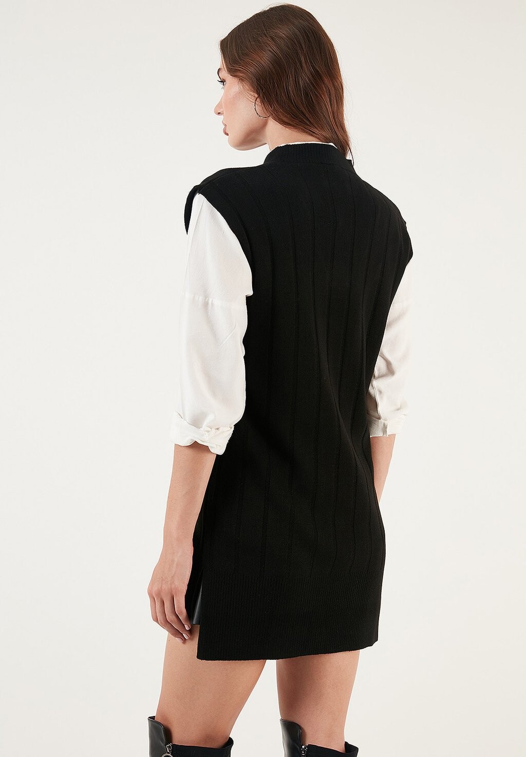 Простая футболка REGULAR FIT LELA, черный
Простая футболка REGULAR FIT LELA, черный