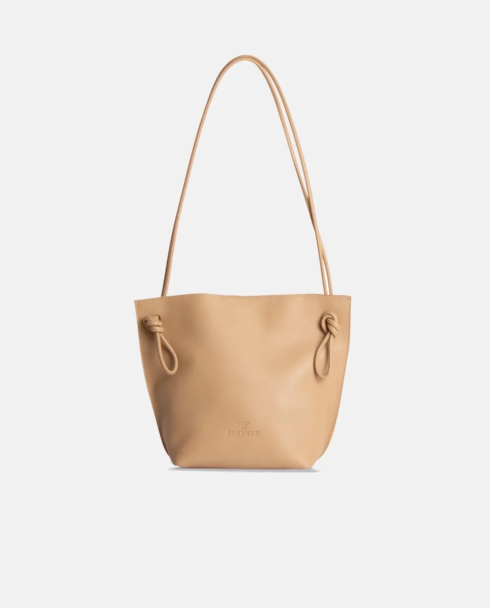 Минималистичный и изысканный наплечный мешок из мягкой кожи Farrutx, светло-коричневый
Минималистичный и изысканный наплечный мешок из мягкой кожи Farrutx, светло-коричневый