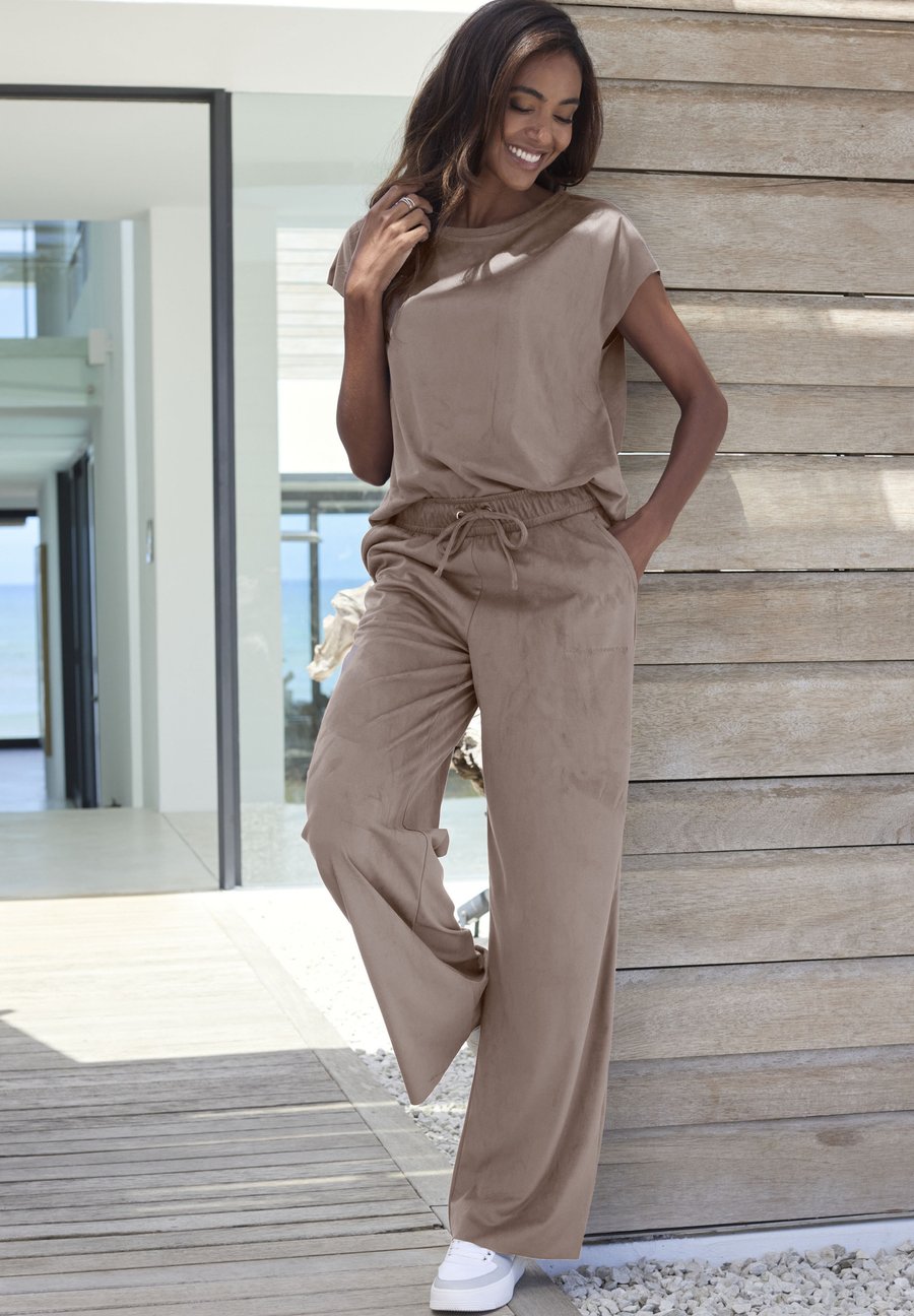 Футболка French Connection Basic T-shirt, Taupe, Коричневый, Футболка French Connection Basic T-shirt, Taupe
Футболка French Connection Basic T-shirt, Taupe, Коричневый, Футболка French Connection Basic T-shirt, Taupe