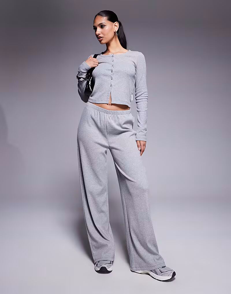 Широкие джоггеры Weekend Collective Co-ord в рубчик серого цвета Asos Weekend Collective
Широкие джоггеры Weekend Collective Co-ord в рубчик серого цвета Asos Weekend Collective