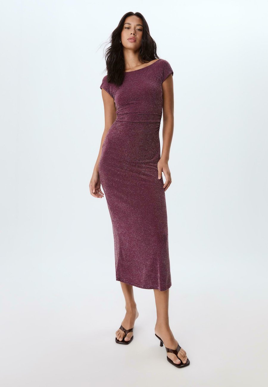 Платье Stradivarius OPEN BACK MIDI, Dark Red
Платье Stradivarius OPEN BACK MIDI, Dark Red