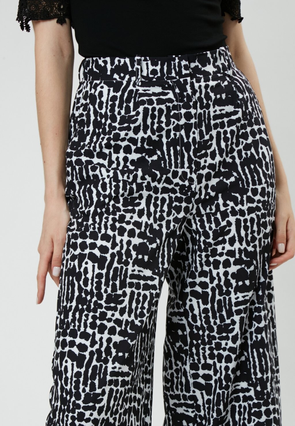 Брюки INFLUENCER, черный
Брюки INFLUENCER, черный