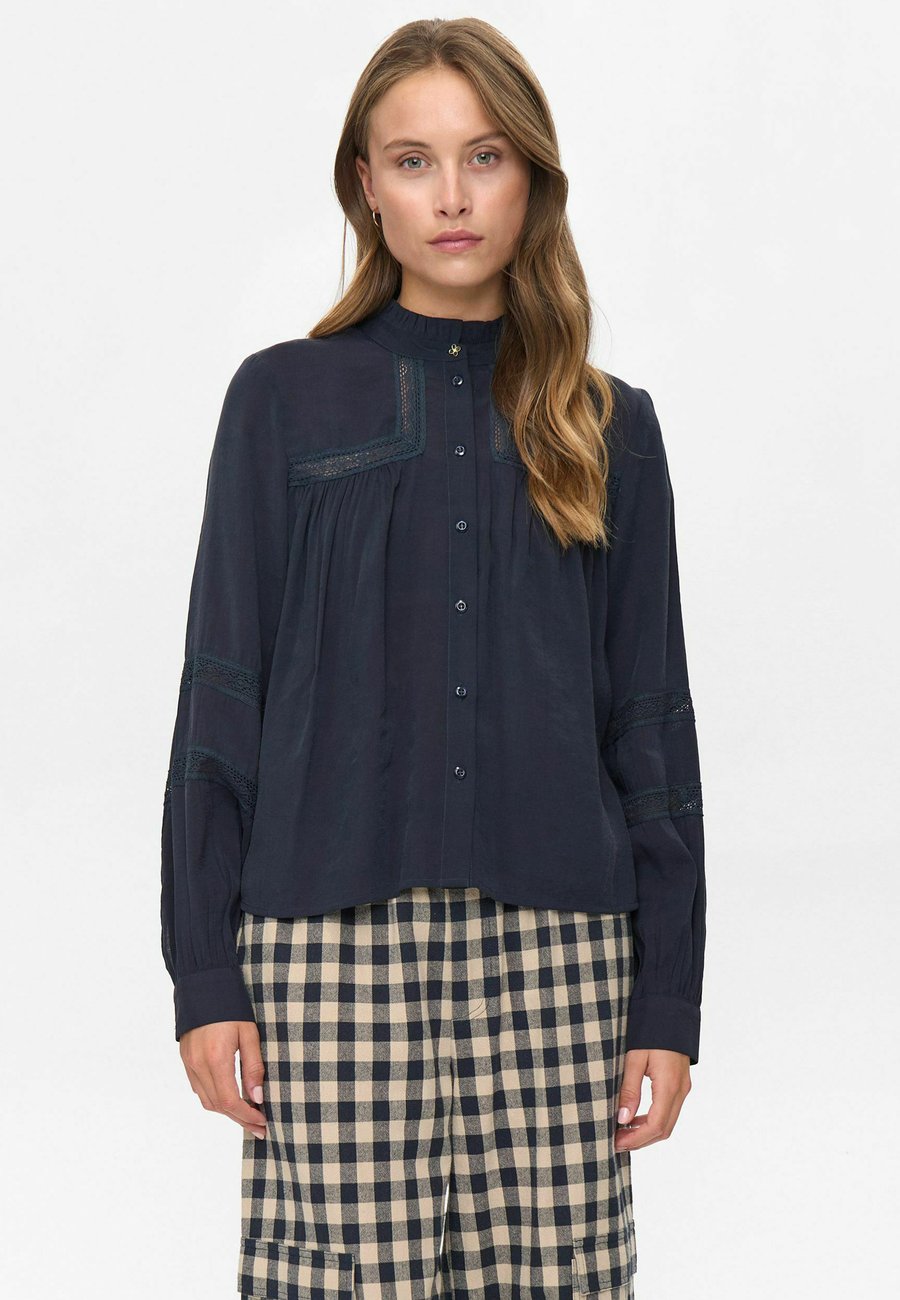 Блуза Nümph Button-down blouse, Dark Sapphire/Dark Blue
Блуза Nümph Button-down blouse, Dark Sapphire/Dark Blue