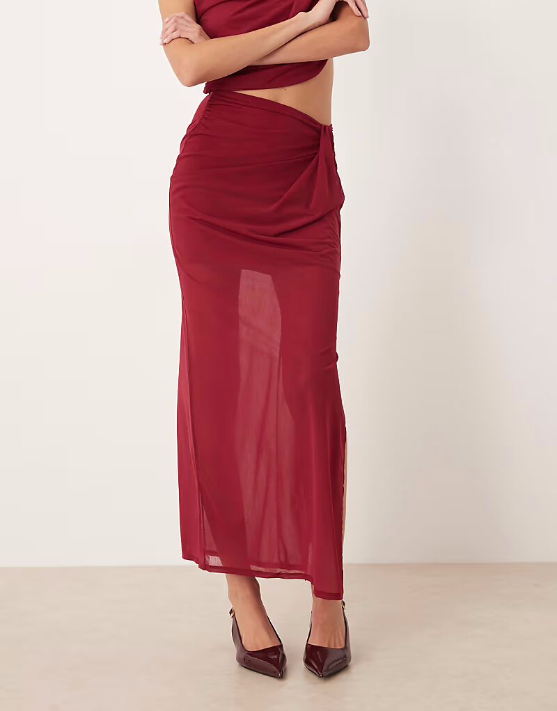 Юбка макси с полупрозрачной сеткой и перекрученными деталями, красного цвета Asos Design
Юбка макси с полупрозрачной сеткой и перекрученными деталями, красного цвета Asos Design