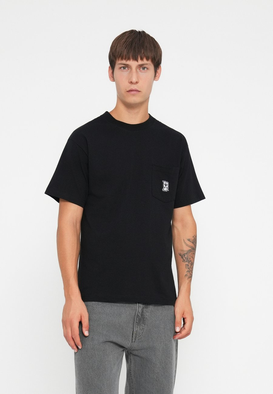 Футболка HUF MEGABLAST POCKET TEE UNISEX, Black, Черный, Футболка HUF MEGABLAST POCKET TEE UNISEX, Black
Футболка HUF MEGABLAST POCKET TEE UNISEX, Black, Черный, Футболка HUF MEGABLAST POCKET TEE UNISEX, Black