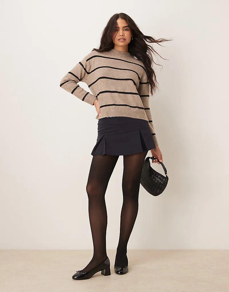 Мягкий джемпер с высоким воротом в овсяном цвете Mango
Мягкий джемпер с высоким воротом в овсяном цвете Mango