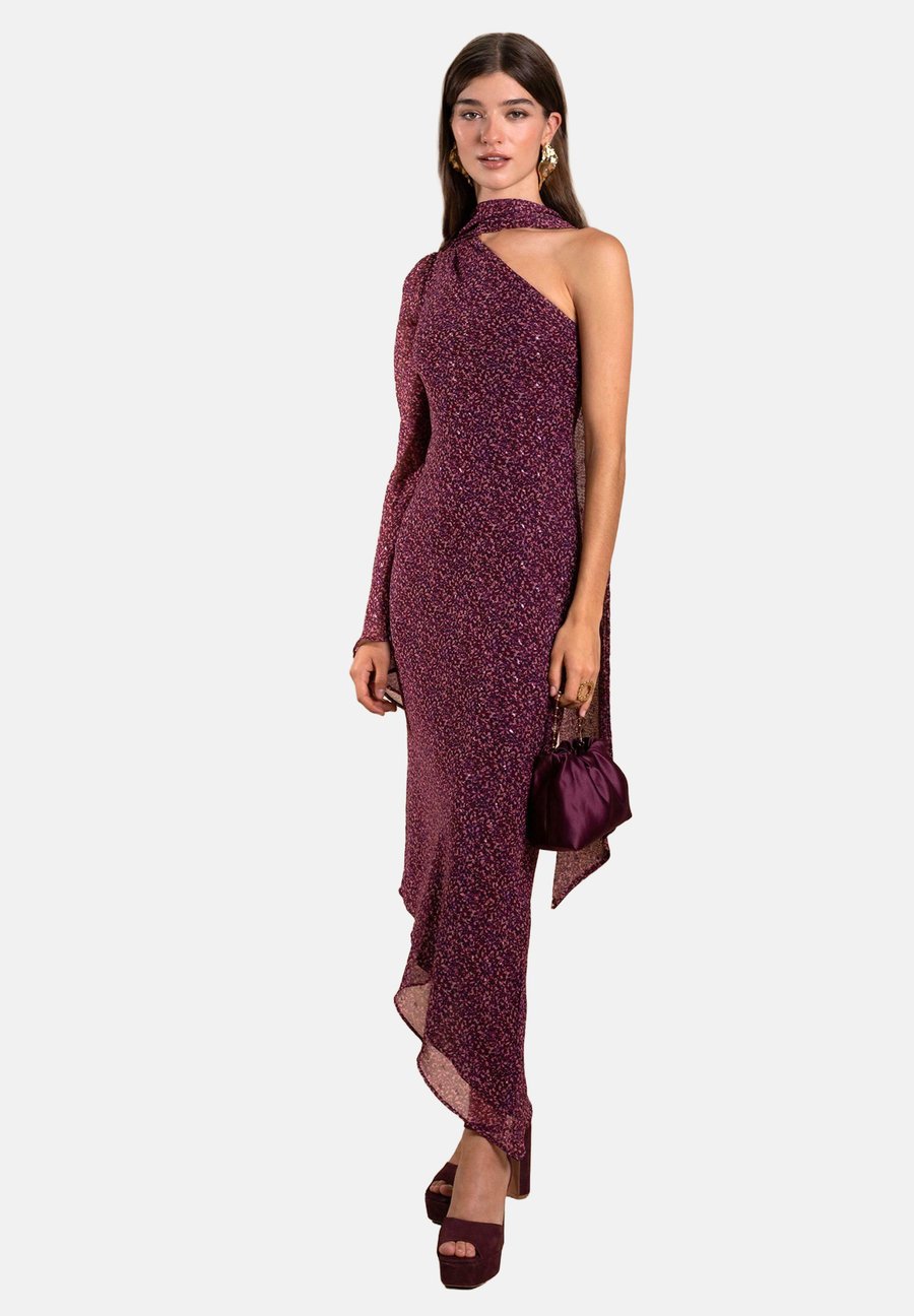 Платье THE-ARE ASIMÉTRICO CON CAPA, Dark Purple
Платье THE-ARE ASIMÉTRICO CON CAPA, Dark Purple