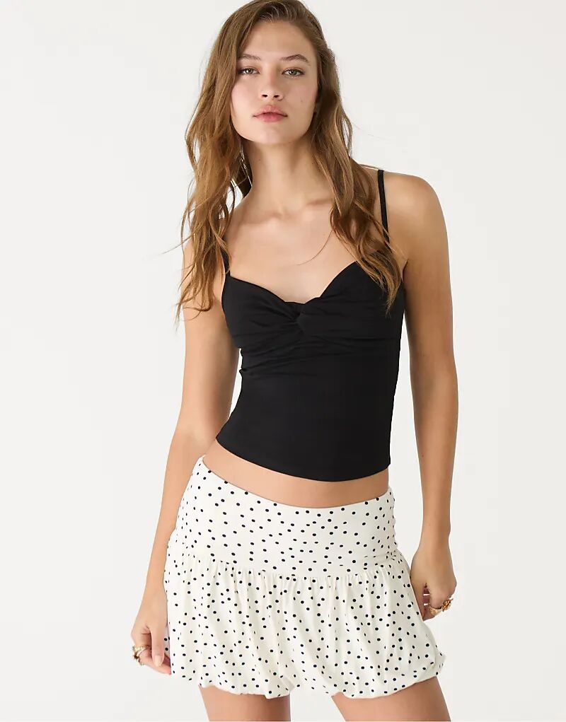 Топ Stradivarius на бретелях с узлом черного цвета
Топ Stradivarius на бретелях с узлом черного цвета