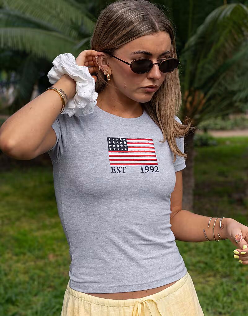 Футболка с графическим принтом Daisy Street x Molly Mcfarlane USA серого меланжевого цвета
Футболка с графическим принтом Daisy Street x Molly Mcfarlane USA серого меланжевого цвета