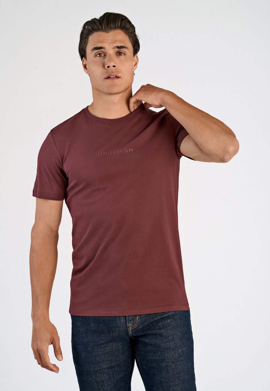 Футболка Lindbergh TEE S/S, Burgundy/Bordeaux
Футболка Lindbergh TEE S/S, Burgundy/Bordeaux