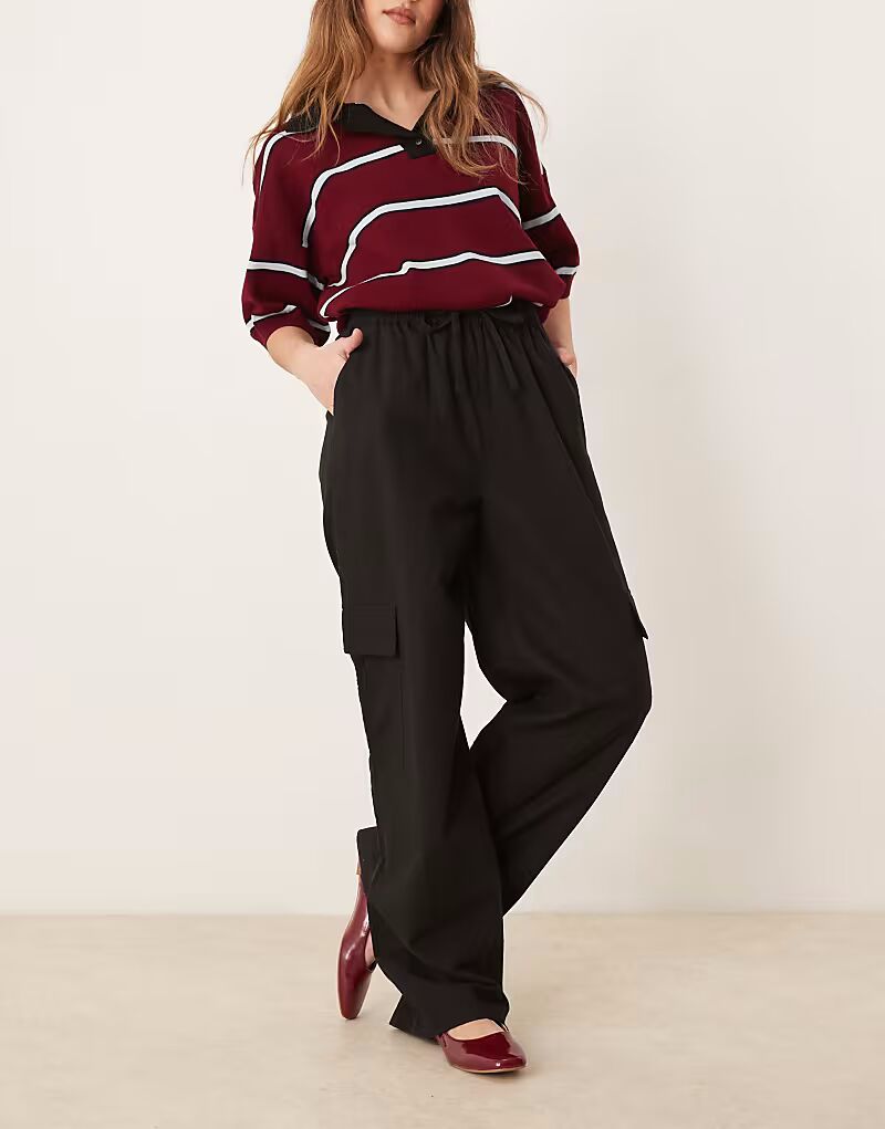 Брюки OMNES Frank на завязках черного цвета 
Брюки OMNES Frank на завязках черного цвета