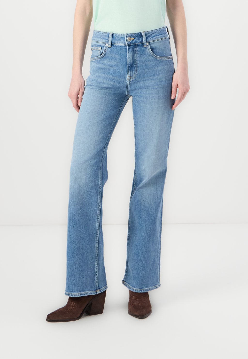 Расклешенные джинсы GANT, синий
Расклешенные джинсы GANT, синий