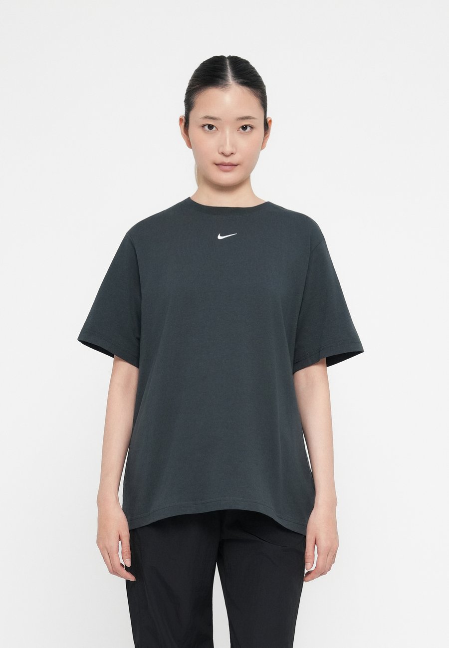 Футболка Nike Sportswear TEE, Seaweed/Evergreen
Футболка Nike Sportswear TEE, Seaweed/Evergreen