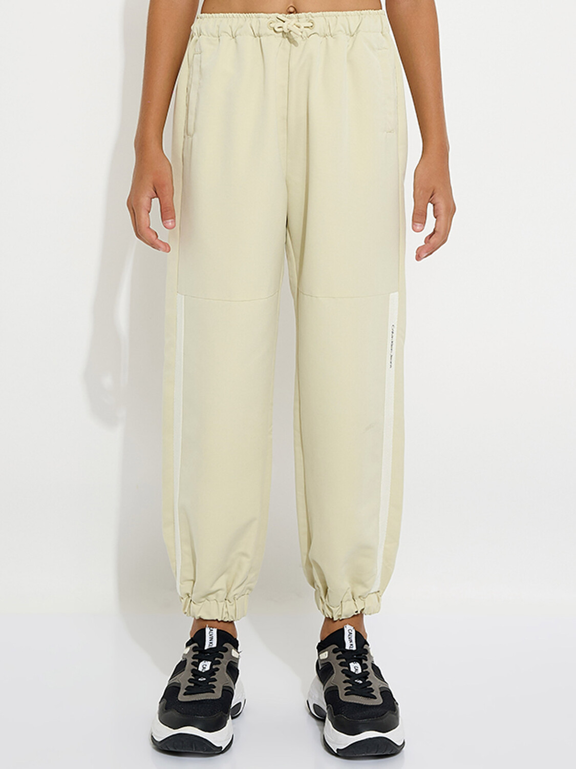 Брюки pantalone parachute bambino Calvin Klein, белый
Брюки pantalone parachute bambino Calvin Klein, белый