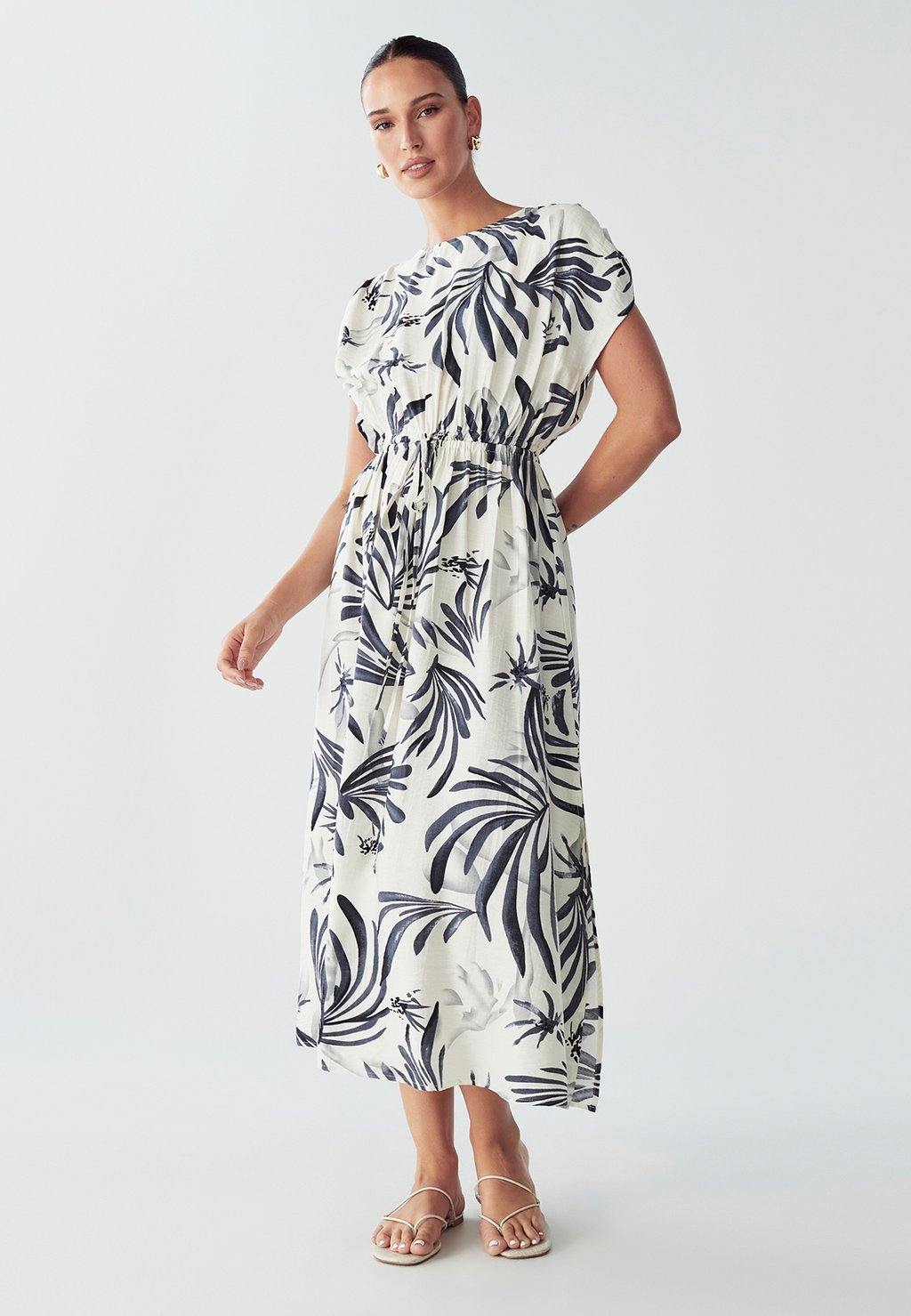 Повседневное платье CAROL MIDI WILLA, черный 
Повседневное платье CAROL MIDI WILLA, черный