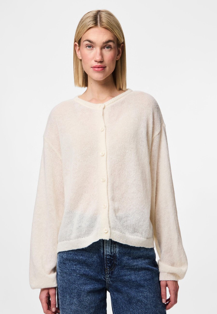 Кардиган Pieces PCIDA LS O-NECK NOOS BC, Cloud Dancer/Off-White
Кардиган Pieces PCIDA LS O-NECK NOOS BC, Cloud Dancer/Off-White