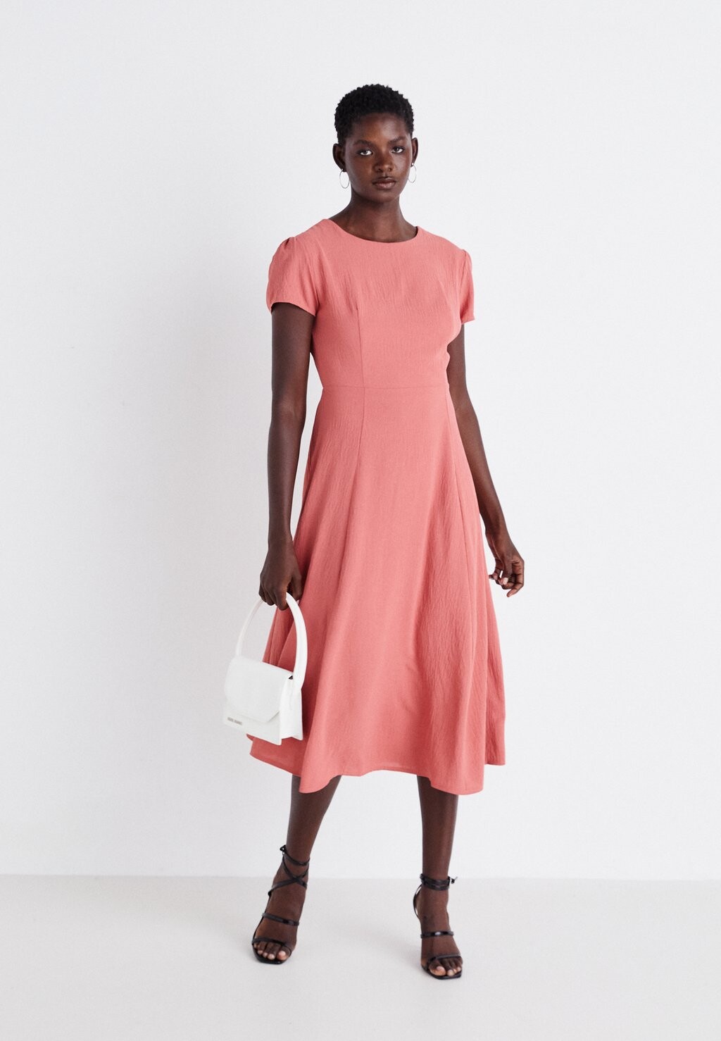 Коктейльное/праздничное платье ROALEE CUT OUT MIDI WAL G., розовый
Коктейльное/праздничное платье ROALEE CUT OUT MIDI WAL G., розовый