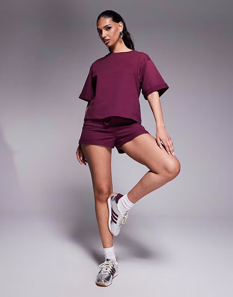 Короткие шорты бордового цвета Asos Design
Короткие шорты бордового цвета Asos Design