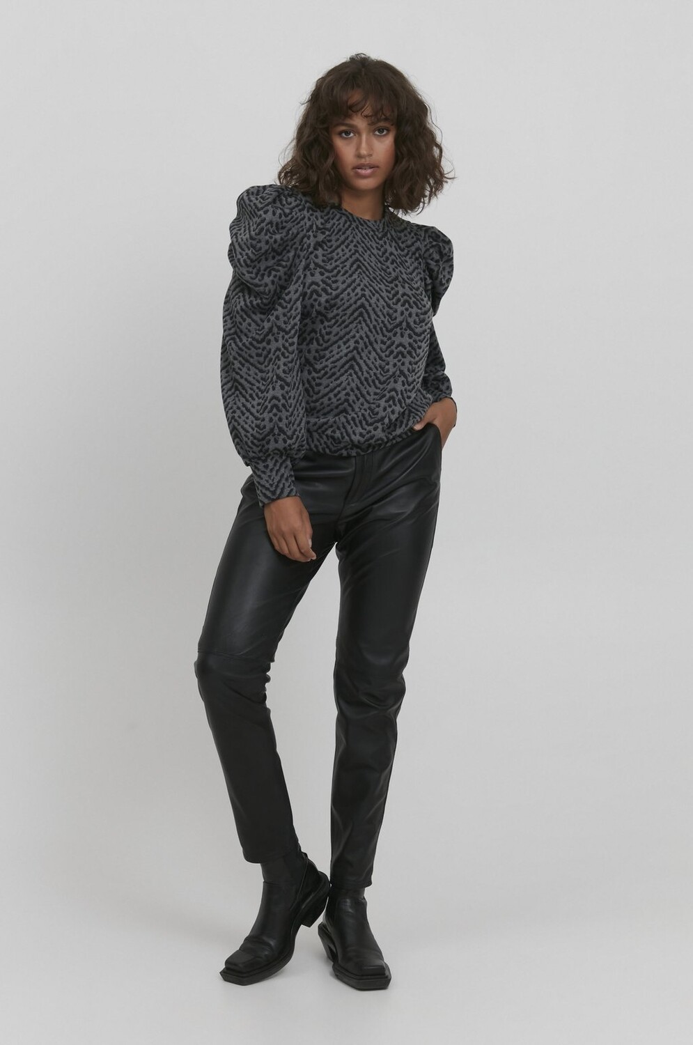 Топ с длинными рукавами PZDUNNE PULZ, черный
Топ с длинными рукавами PZDUNNE PULZ, черный