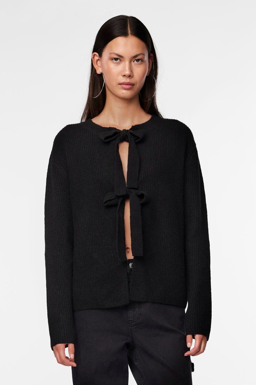 Завяжите бант спереди на вязаном кардигане Pieces, черный
Завяжите бант спереди на вязаном кардигане Pieces, черный