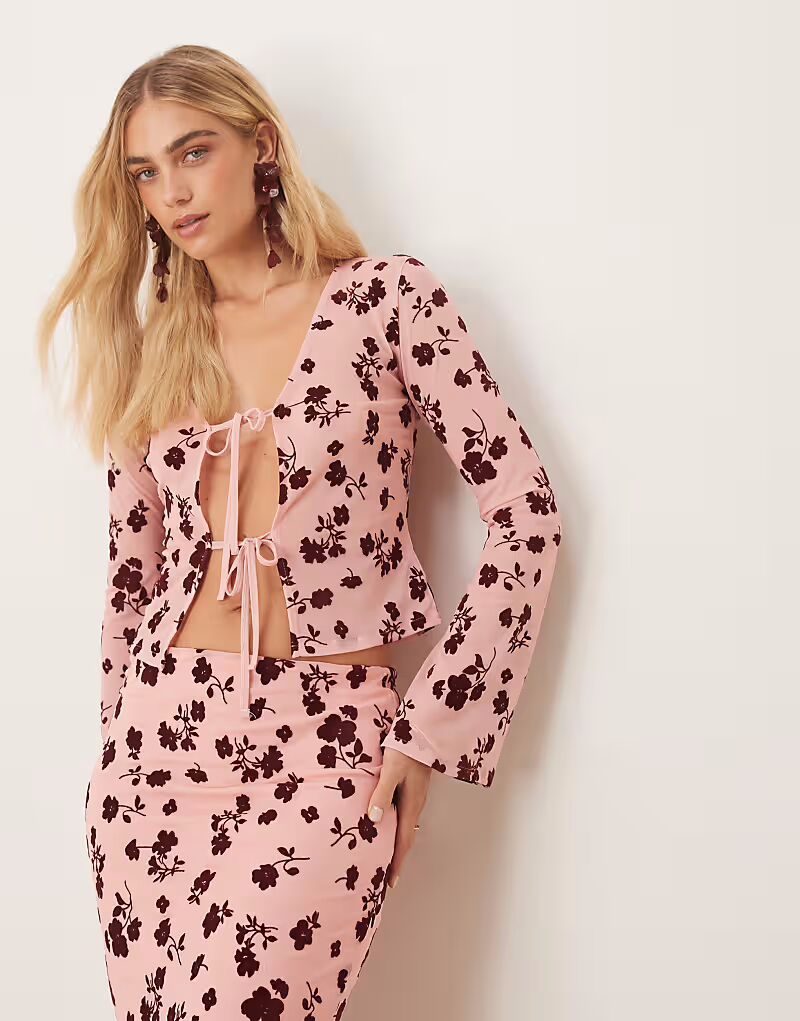 Розовый флокированный прозрачный топ с завязкой спереди Asos Design
Розовый флокированный прозрачный топ с завязкой спереди Asos Design