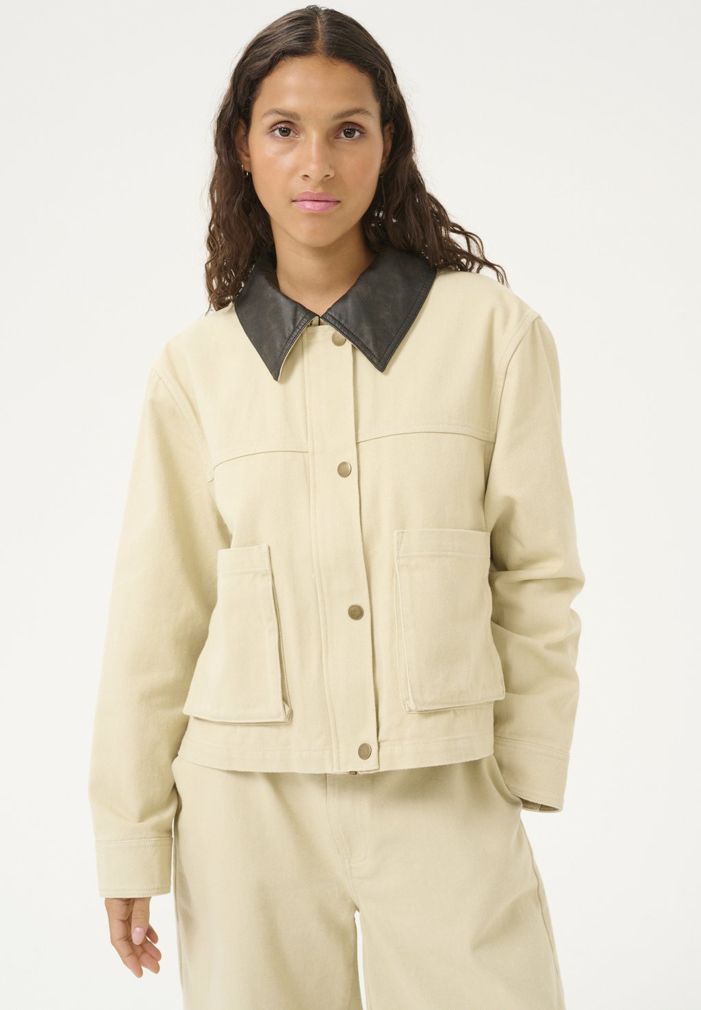 Летняя куртка Karen by Simonsen, бежевый
Летняя куртка Karen by Simonsen, бежевый