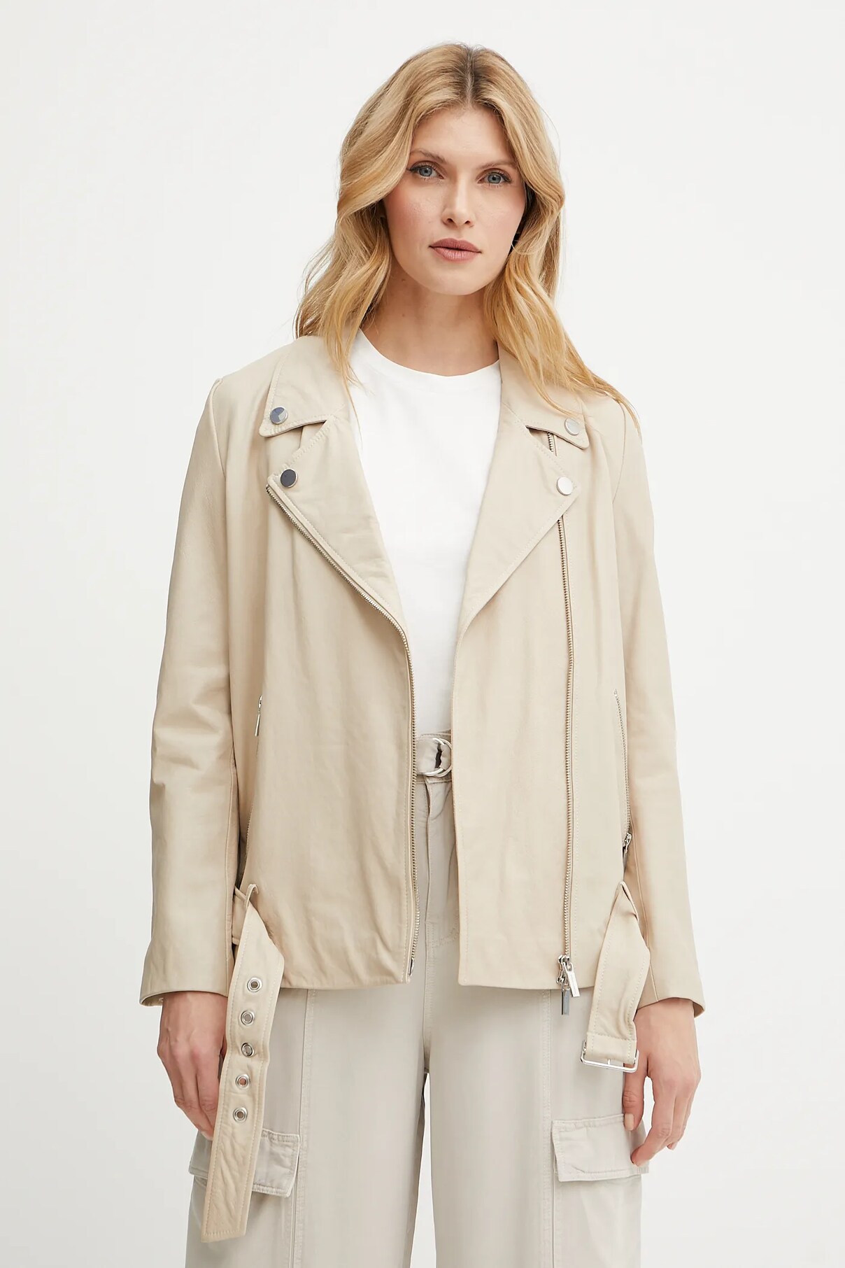 Кожаная байкерская куртка Armani Exchange, бежевый
Кожаная байкерская куртка Armani Exchange, бежевый