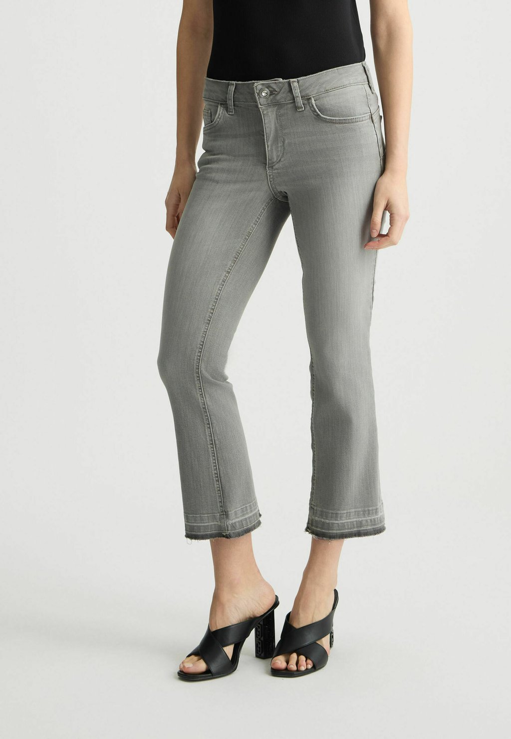 Расклешенные джинсы LIU JO, серый
Расклешенные джинсы LIU JO, серый