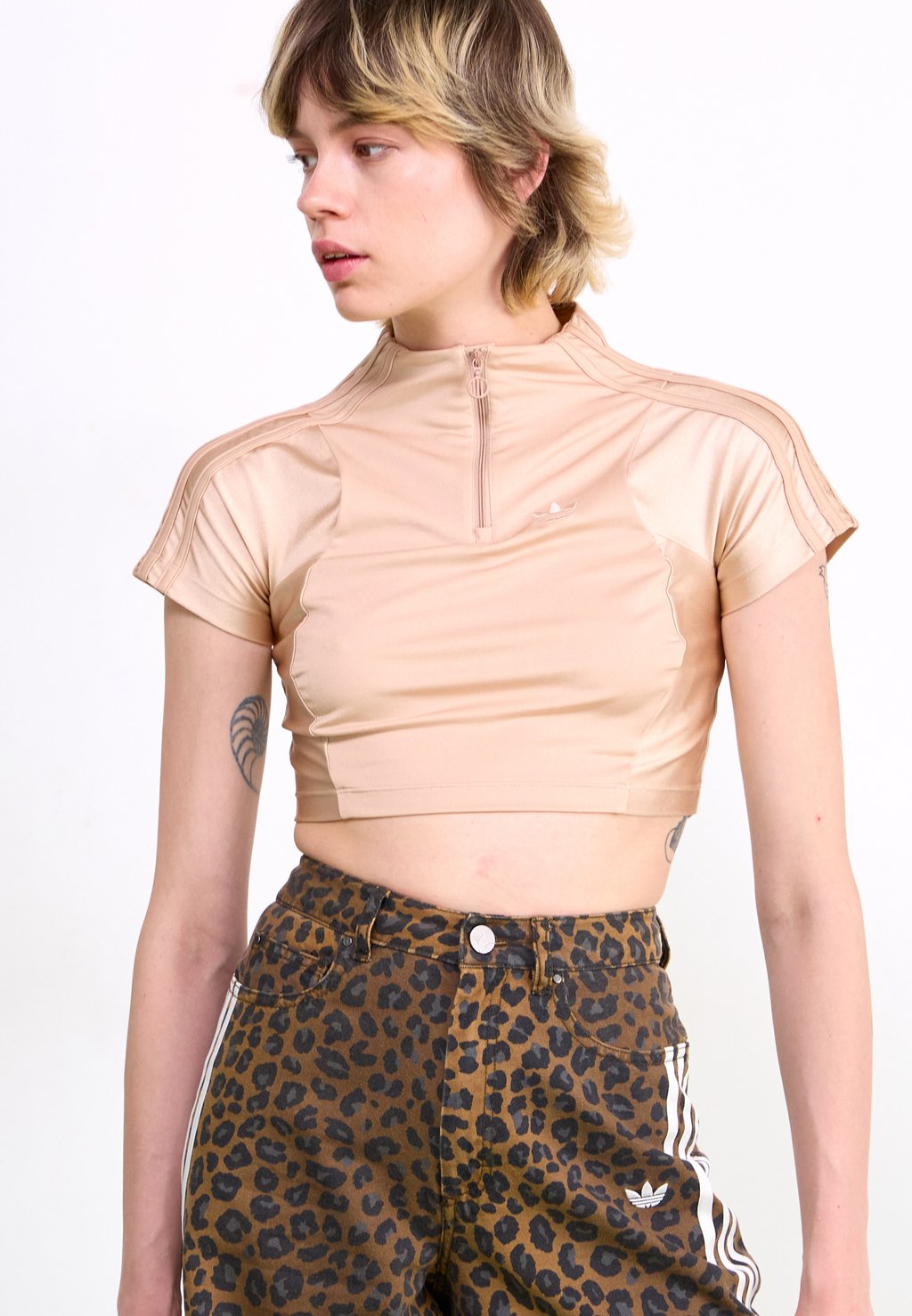 Футболка с принтом ZIP Adidas Originals, розовый
Футболка с принтом ZIP Adidas Originals, розовый