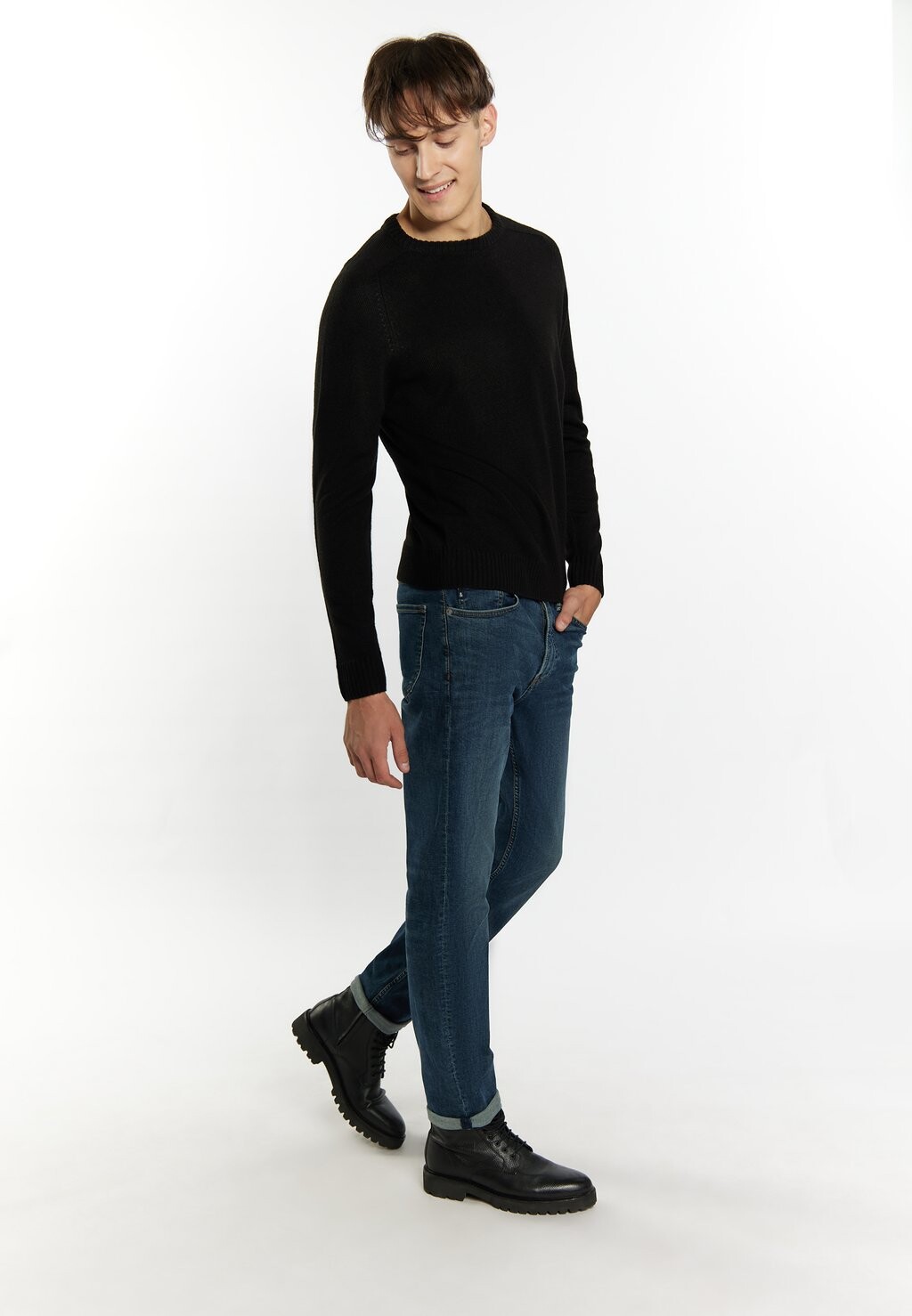 Джемпер ROVIC Mo, черный
Джемпер ROVIC Mo, черный