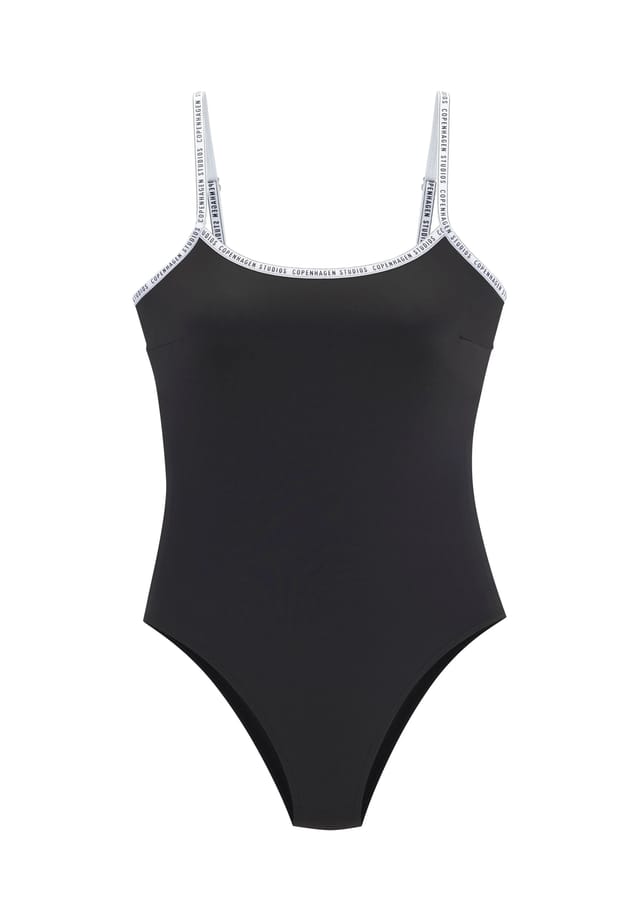 Лента с логотипом купальника Cody Copenhagen Studios, черный
Лента с логотипом купальника Cody Copenhagen Studios, черный