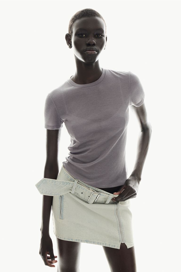 Футболка, облегающая фигуру H&M, серый
Футболка, облегающая фигуру H&M, серый