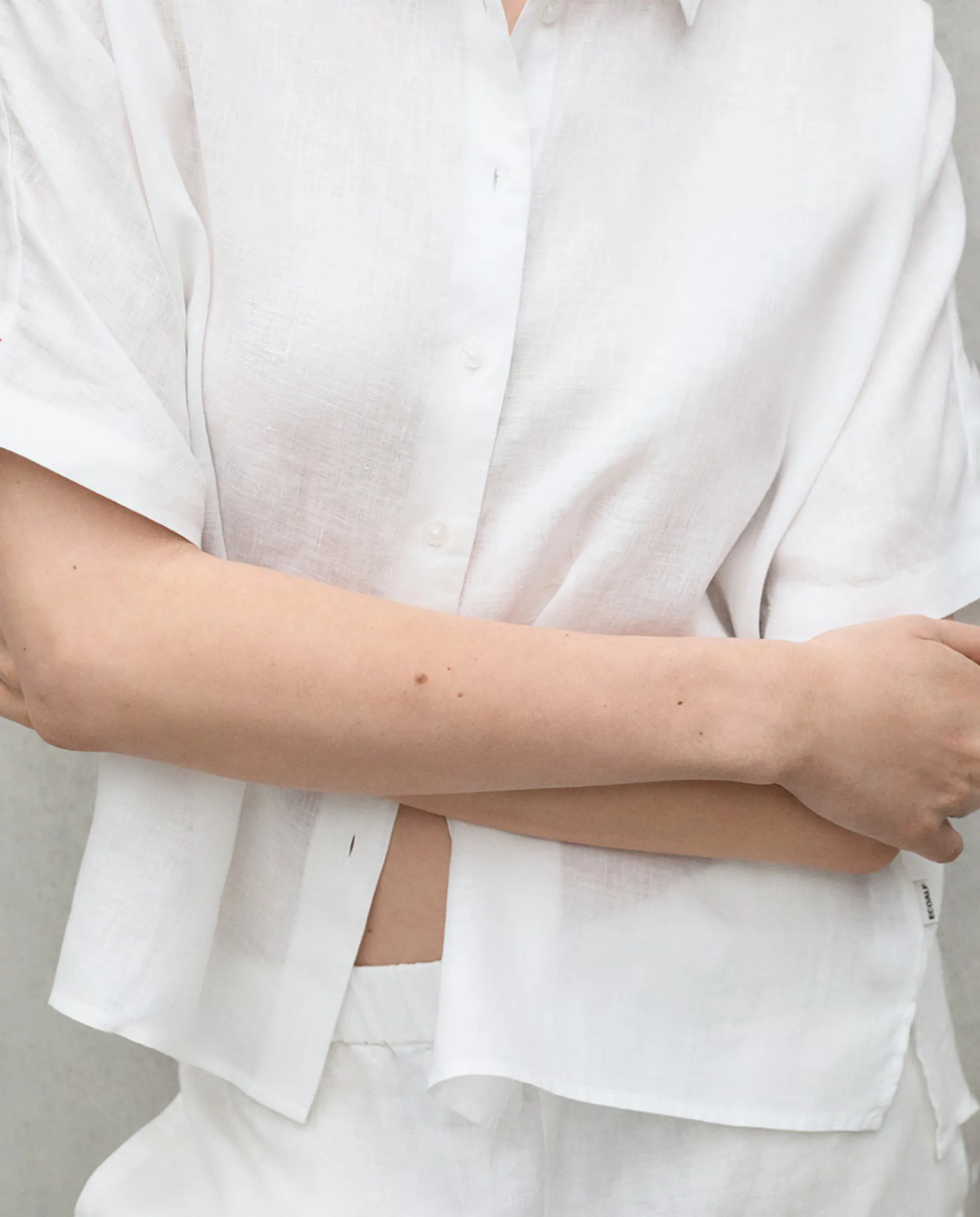 Женская оверсайз рубашка из льна Ecoalf, белый
Женская оверсайз рубашка из льна Ecoalf, белый