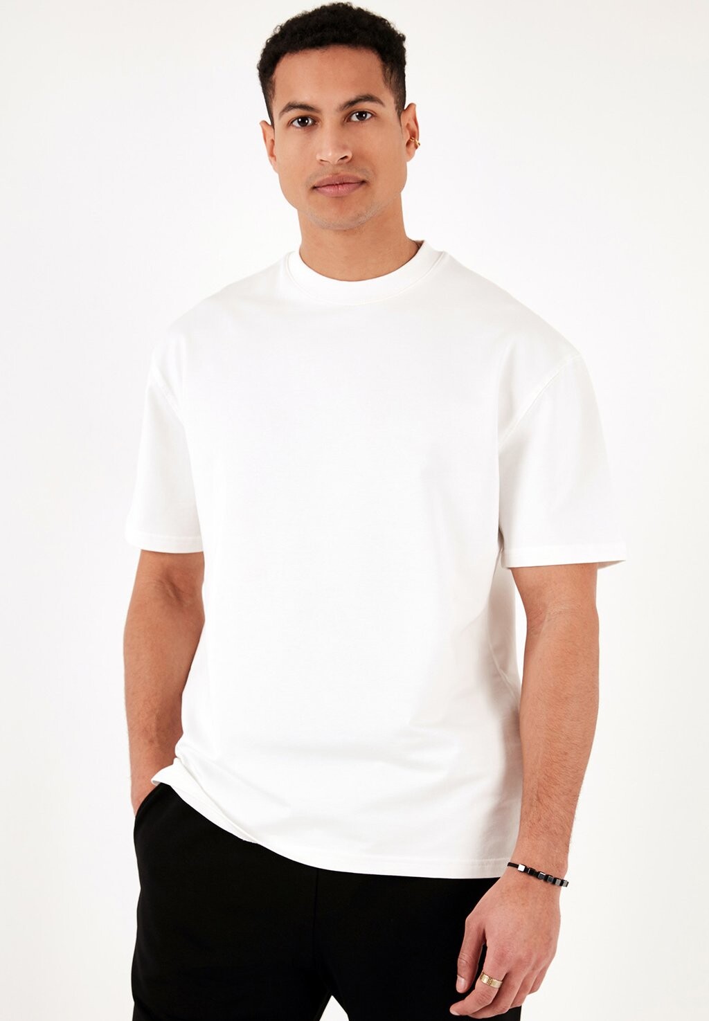 Базовая футболка Buratti, кремовый
Базовая футболка Buratti, кремовый