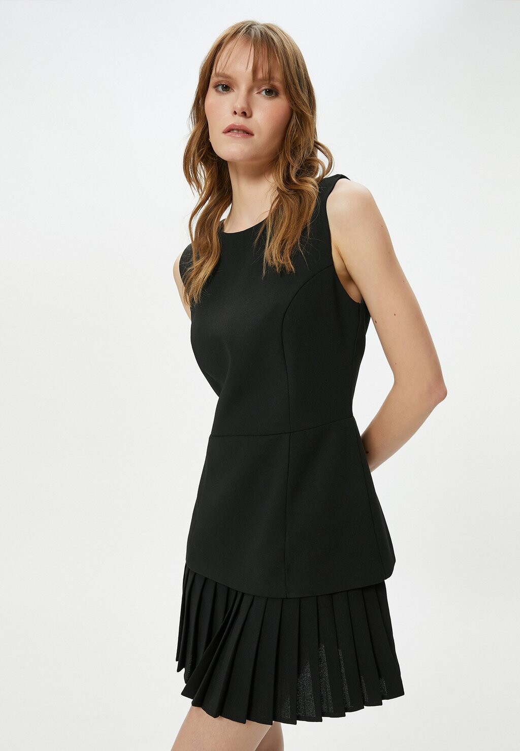 Повседневное платье CREW NECK SLEEVELESS PLEATED Koton, черный
Повседневное платье CREW NECK SLEEVELESS PLEATED Koton, черный