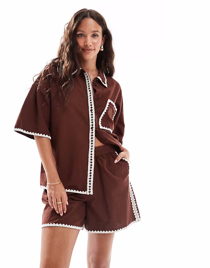 Свободные шорты Vero Moda с контрастной строчкой шоколадного цвета
Свободные шорты Vero Moda с контрастной строчкой шоколадного цвета