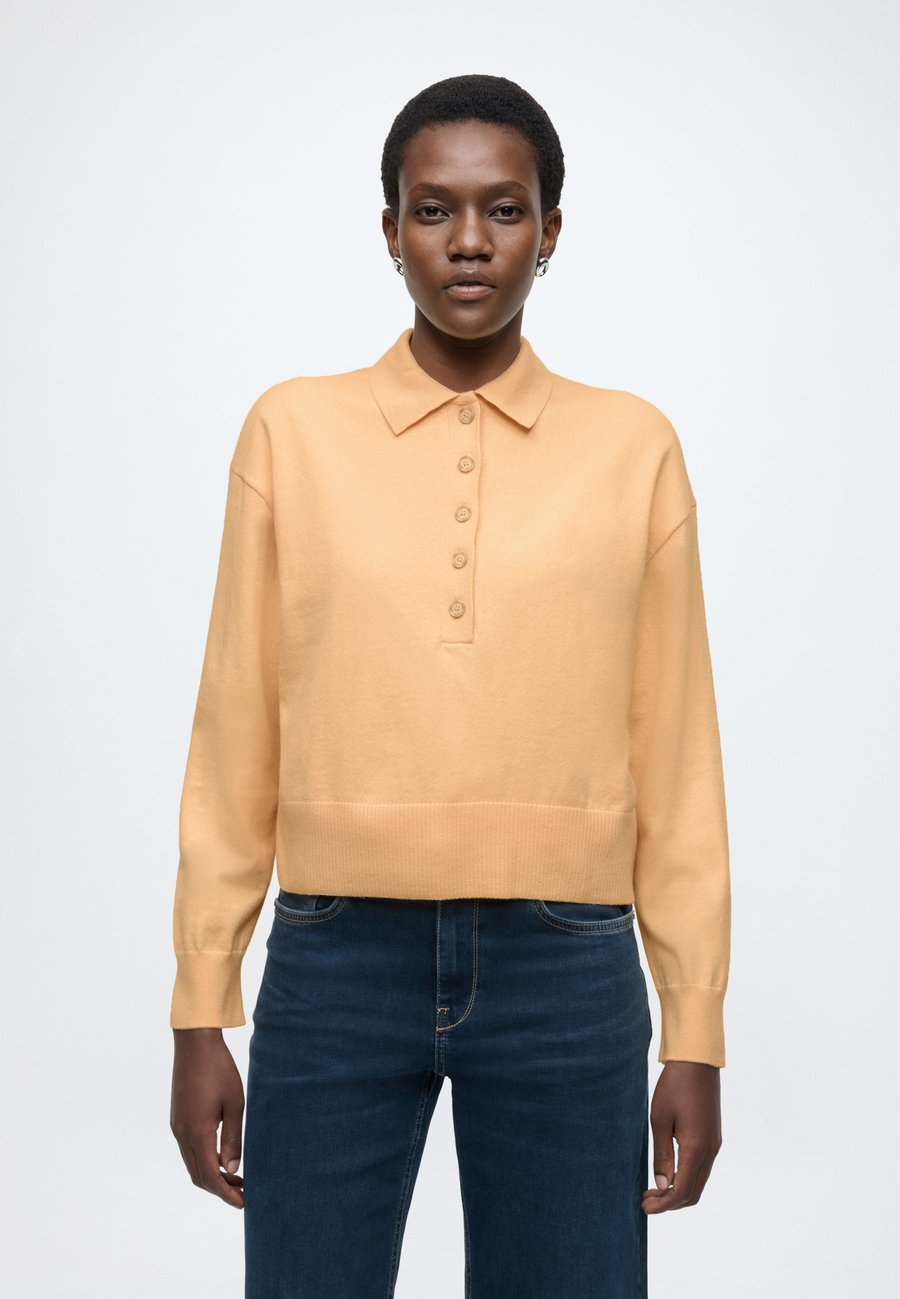 Джемпер Marc O'Polo DENIM KNIT POLO PULLOVER, LONGSLEEVE, BUTTONS, Medium Orange_Melange_01/Light Yellow
Джемпер Marc O'Polo DENIM KNIT POLO PULLOVER, LONGSLEEVE, BUTTONS, Medium Orange_Melange_01/Light Yellow